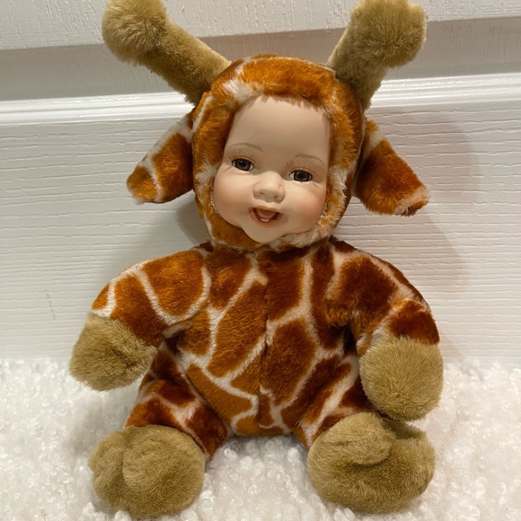 Show Stoppers Babes In the Wild Series Porcelain Face Giraffe Plush Doll - Picture 3 of 6